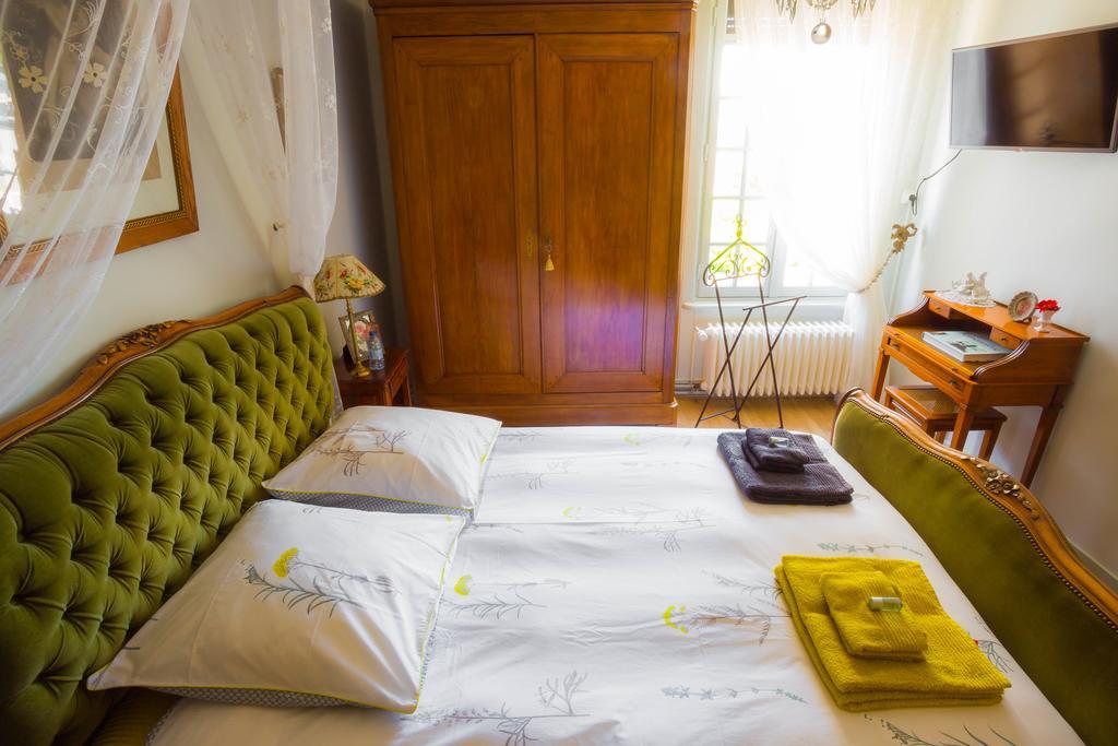 La Petite Maison Pres De L'Eglise Meillac Habitación foto