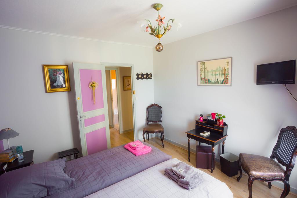 La Petite Maison Pres De L'Eglise Meillac Habitación foto