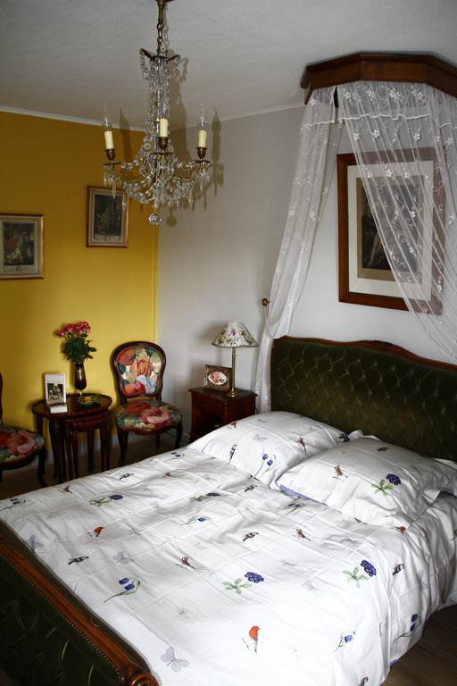 La Petite Maison Pres De L'Eglise Meillac Habitación foto